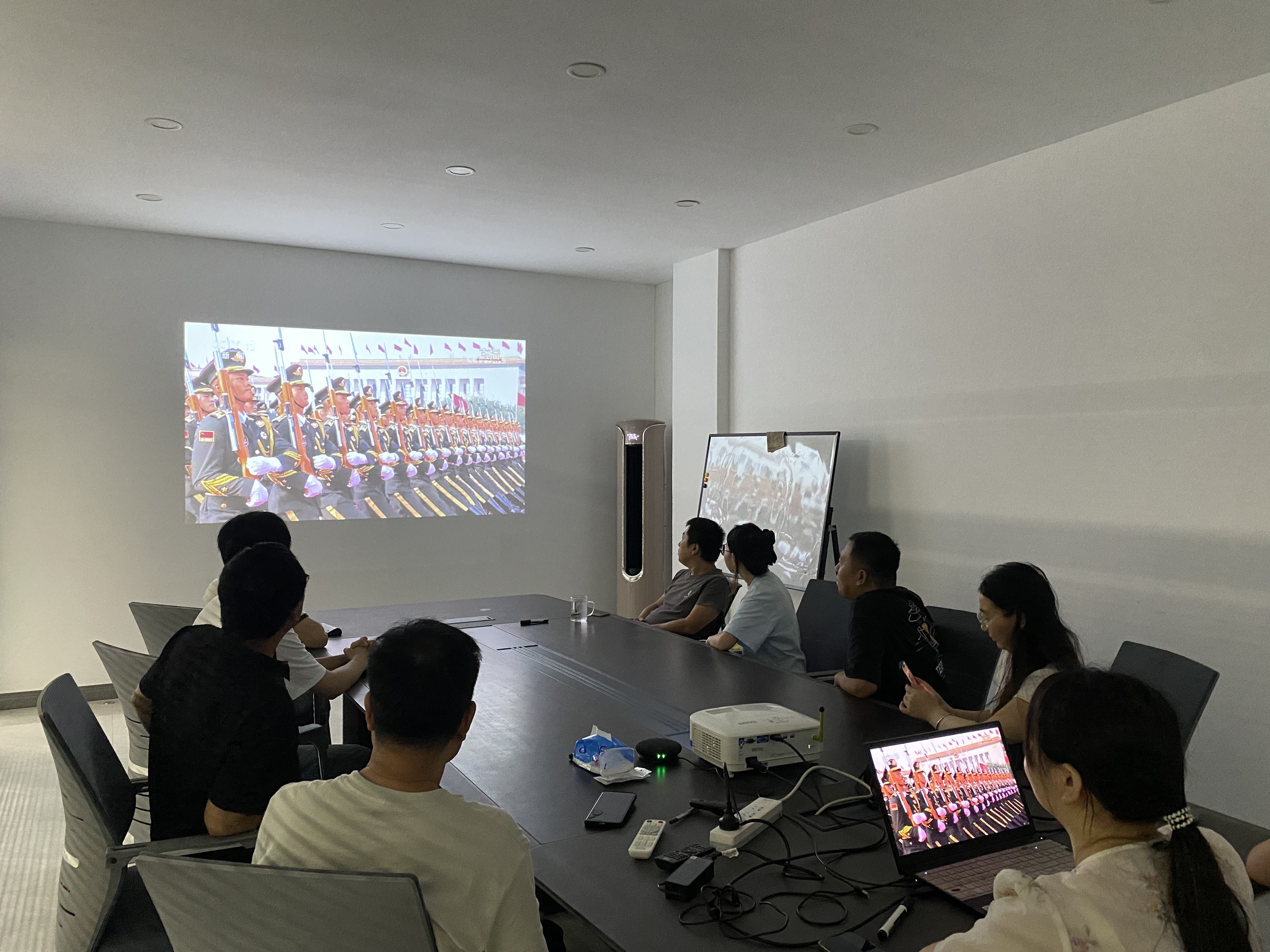 铭记历史、缅怀先烈、珍爱和平、开创未来